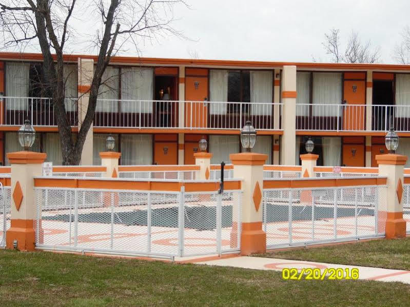Rodeway Inn & Suites Greensboro Southeast Dış mekan fotoğraf